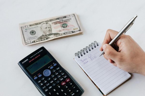 Chi hộ lương cho người lao động, dịch vụ hay hoạt động hỗ trợ ?